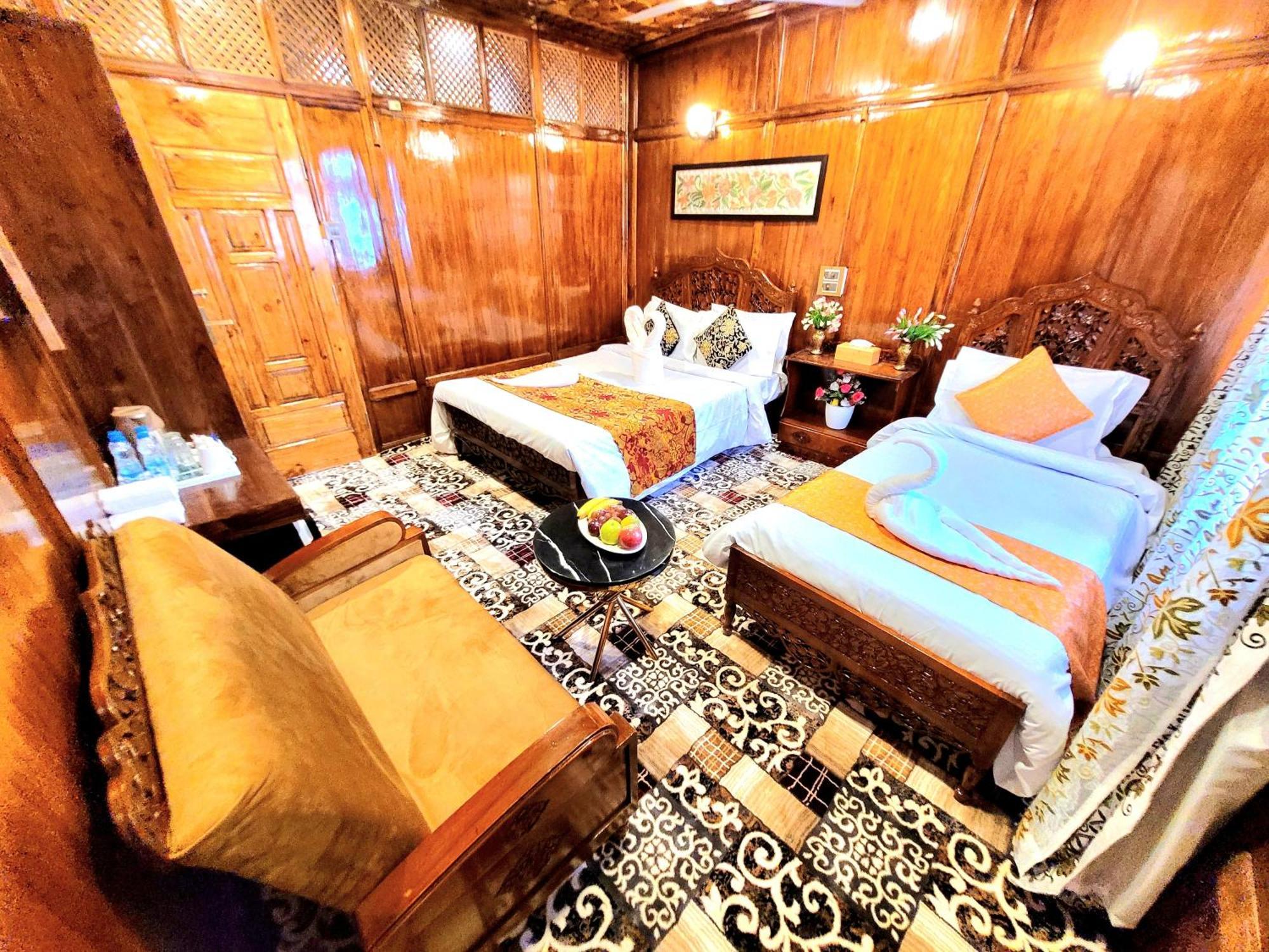 Aziz Palace Group Of Houseboats Srīnagar Exteriör bild
