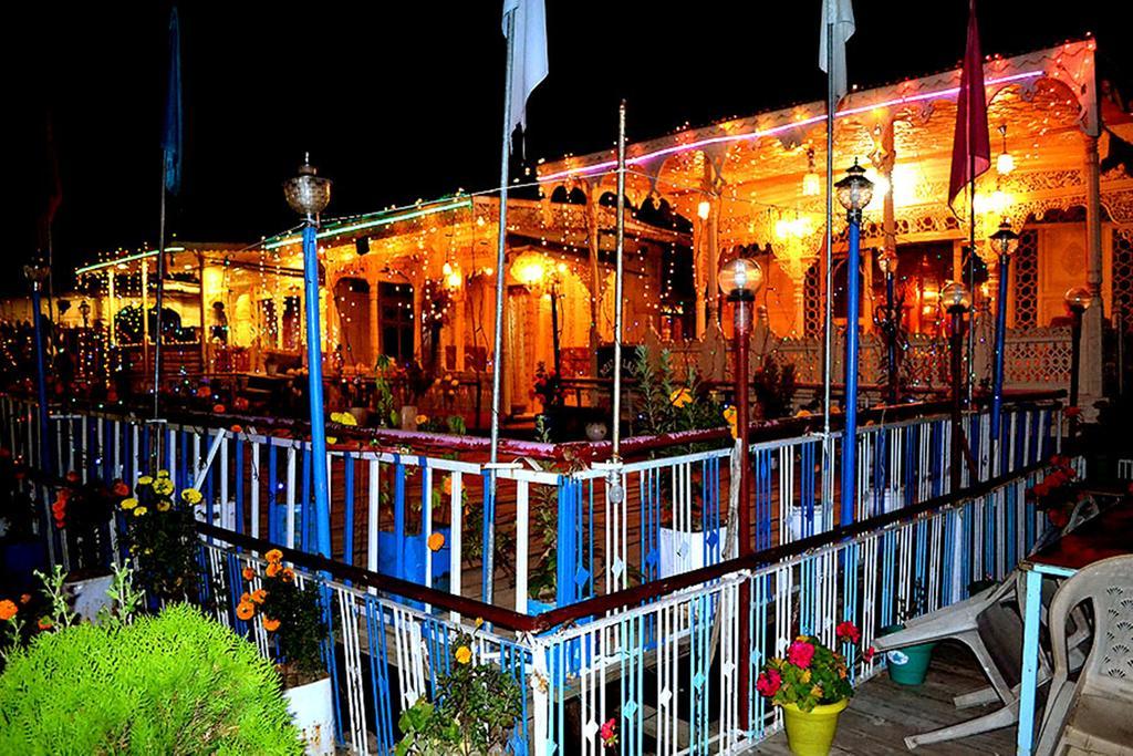 Aziz Palace Group Of Houseboats Srīnagar Exteriör bild