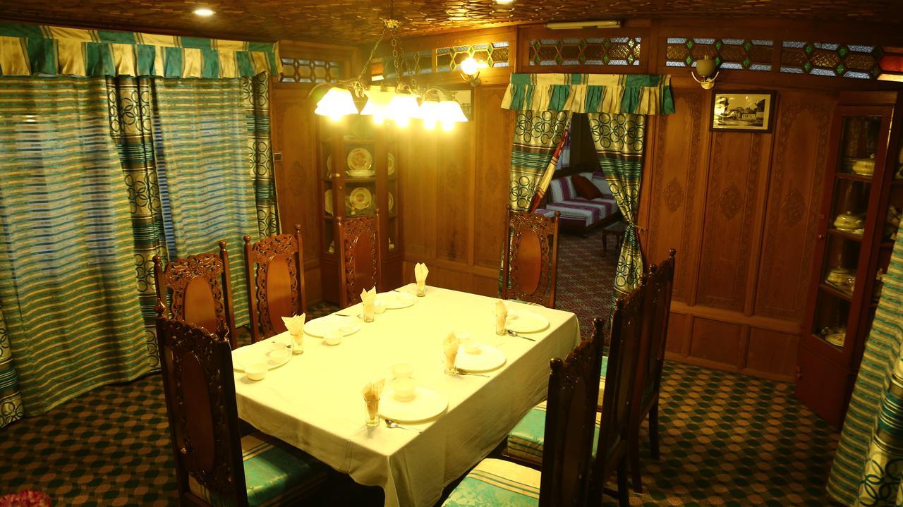 Aziz Palace Group Of Houseboats Srīnagar Exteriör bild